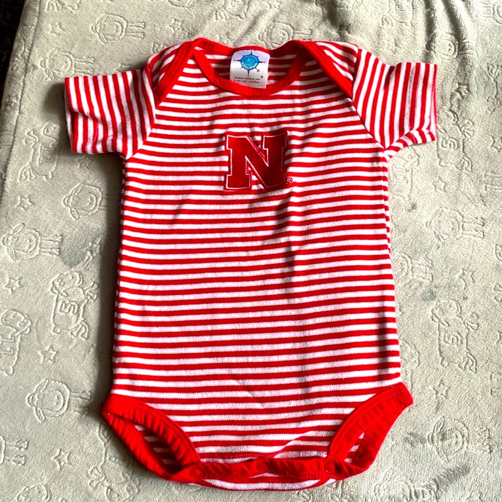 University of Nebraska Onesie/Bodysuit: Size 0-3mos